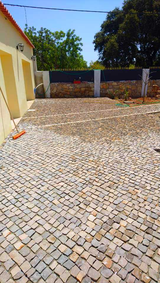 Portal da Pedra calçada portuguesa